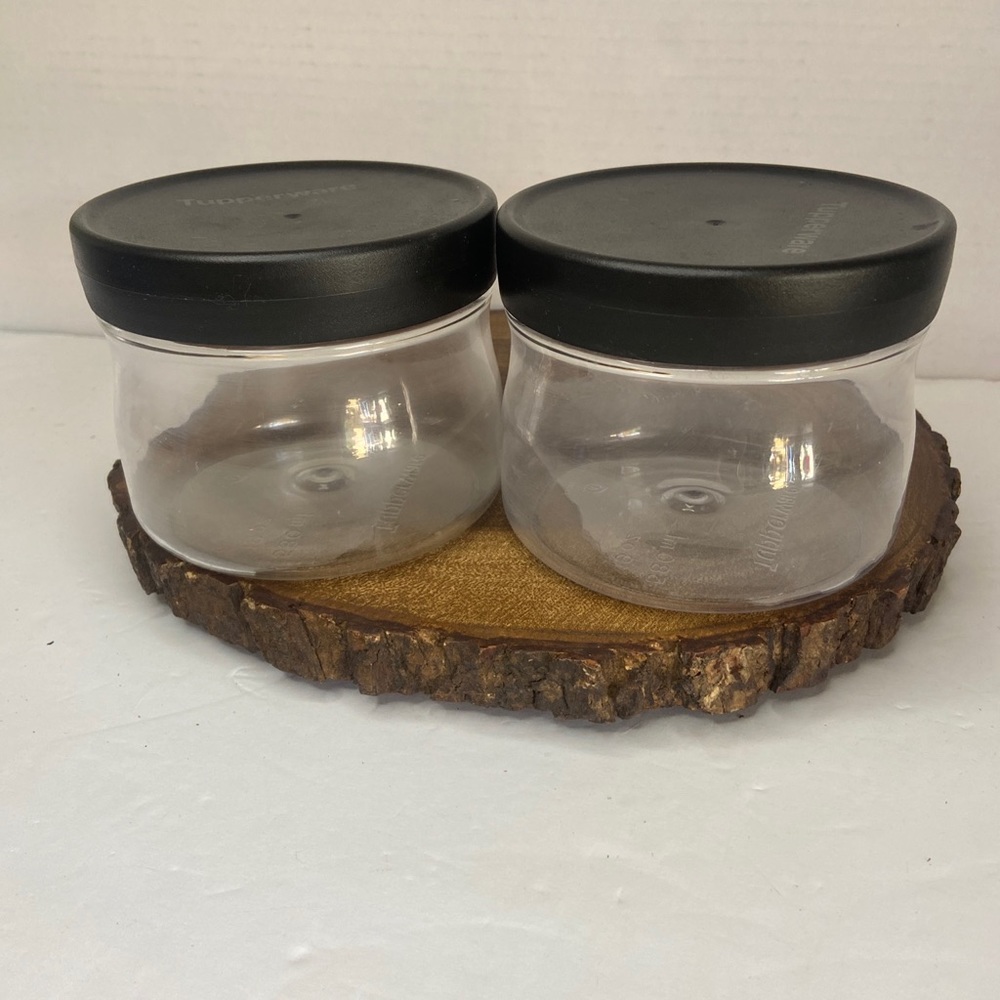 Tupperware CounterScaping Dry Seasoning 19 OZ Container w/Spoon Lid 9206 X2